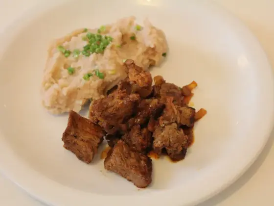 Carne de sol com pirão de leite