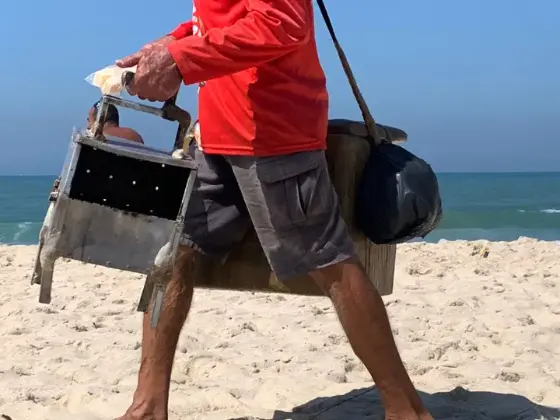 Vendedor de queijo coalho na praia