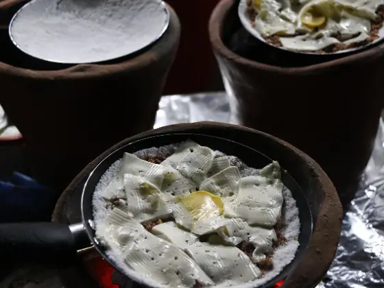 Tapiocas com queijo no fogareiro